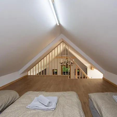 4 Bedroom Amazing In Σπίτι διακοπών Vrhnika