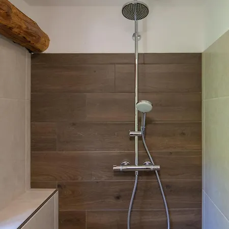 4 Bedroom Amazing In Semesterbostad Vrhnika