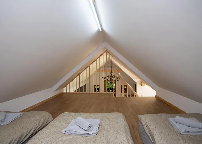 4 Bedroom Amazing In Počitniška hiša Vrhnika