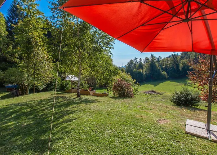 4 Bedroom Amazing In Počitniška hiša *