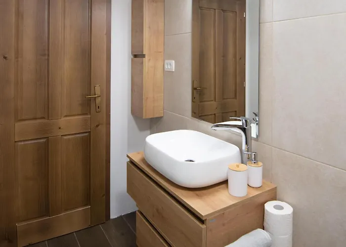 4 Bedroom Amazing In *