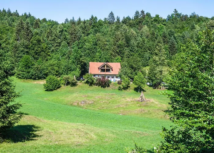 4 Bedroom Amazing In Hébergement de vacances