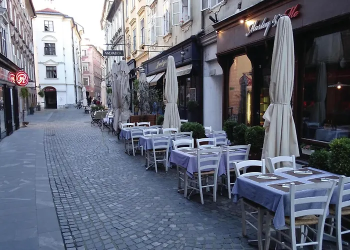 4 Bedroom Amazing In Casa vacanze